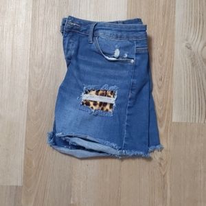 EUC Judy Blue Mid Rise Leopard print shorts size L
